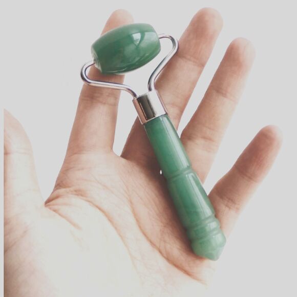 Mount Lai Mini De-Puffing Jade Roller - Picture 2 of 2